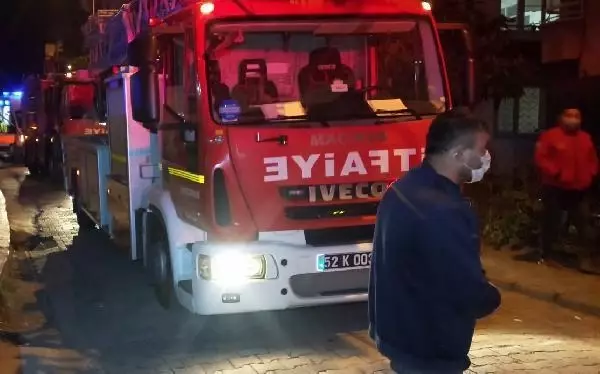 3 günde 8 kez yangın çıkan bina sakinleri endişeli 3 günde 8 kez yangın çıkan bina sakinleri endişeli