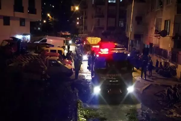 3 günde 8 kez yangın çıkan bina sakinleri endişeli 3 günde 8 kez yangın çıkan bina sakinleri endişeli