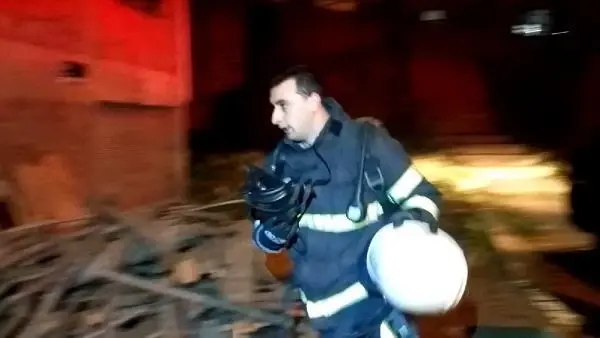 3 günde 8 kez yangın çıkan bina sakinleri endişeli 3 günde 8 kez yangın çıkan bina sakinleri endişeli