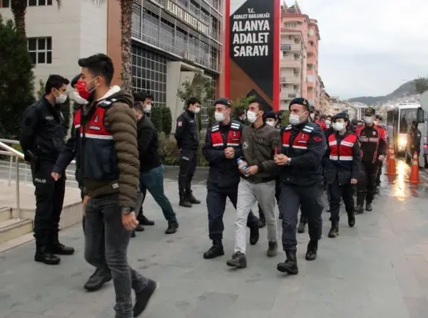 Antalya'da jandarmadan uyuşturucu operasyonu: 47 gözaltı Antalya'da jandarmadan uyuşturucu operasyonu: 47 gözaltı