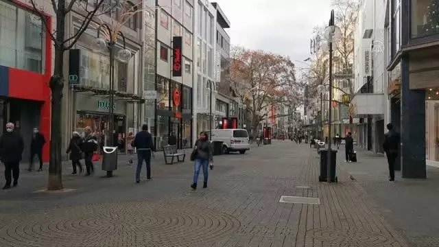 Avrupalılar hem şüphe hem de umutla Kovid-19'a karşı aşı sırasını bekliyor
