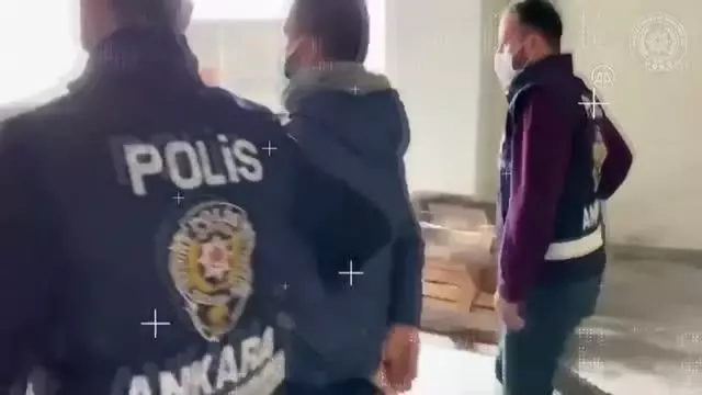 Başkentte son bir haftada 14 bin 493 kutu kaçak ilaç ele geçirildi Başkentte son bir haftada 14 bin 493 kutu kaçak ilaç ele geçirildi
