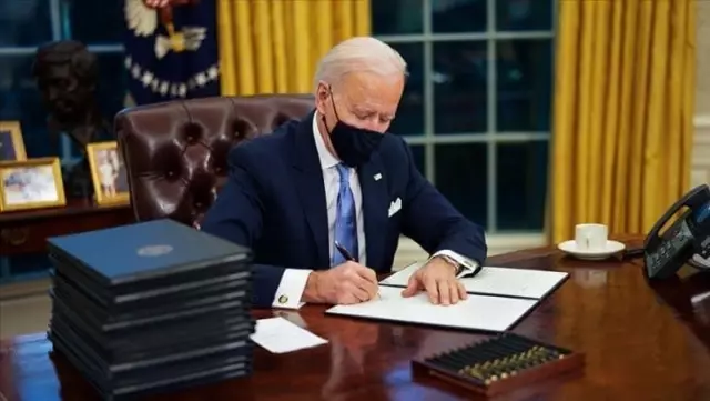Biden, Trump'ın orduya transseksüellerin alınmasını yasaklayan kararını kaldırdı Biden, Trump'ın orduya transseksüellerin alınmasını yasaklayan kararını kaldırdı