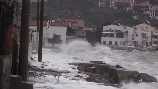 ÇANAKKALE - Kuzey Ege'de fırtına etkili oldu