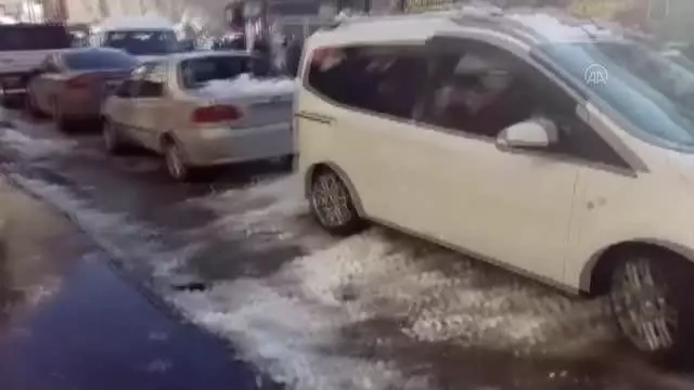 Son dakika haberleri | Bitlis'te çatıdan düşen kar kütlesi nedeniyle 4 kişi yaralandı Son dakika haberleri | Bitlis'te çatıdan düşen kar kütlesi nedeniyle 4 kişi yaralandı