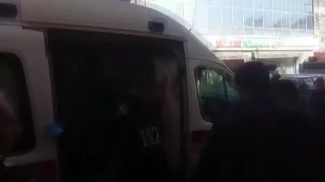 Son dakika haberleri | Bitlis'te çatıdan düşen kar kütlesi nedeniyle 4 kişi yaralandı Son dakika haberleri | Bitlis'te çatıdan düşen kar kütlesi nedeniyle 4 kişi yaralandı