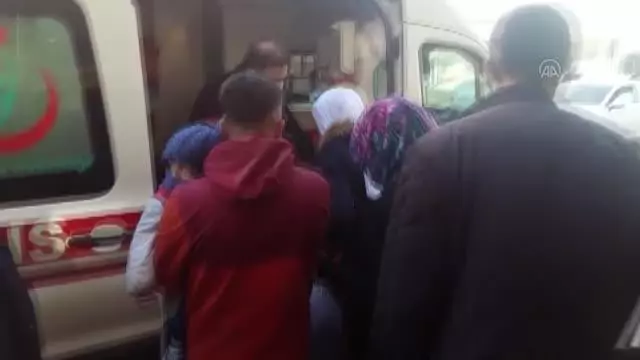 Son dakika haberleri | Bitlis'te çatıdan düşen kar kütlesi nedeniyle 4 kişi yaralandı Son dakika haberleri | Bitlis'te çatıdan düşen kar kütlesi nedeniyle 4 kişi yaralandı