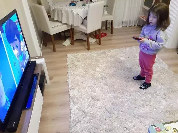 Çocuklar için uzaktan kumanda tehlikesine dikkat Çocuklar için uzaktan kumanda tehlikesine dikkat