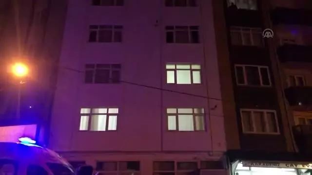 2. Lig'de oynayan basketbolcu Ziya Berhan Kılıç, kaldığı lojmanda ölü bulundu 2. Lig'de oynayan basketbolcu Ziya Berhan Kılıç, kaldığı lojmanda ölü bulundu