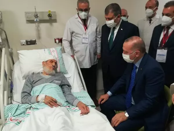 ERDOĞAN'DAN TEDAVİ GÖREN KANAAT ÖNDERİ İLE ŞEHİT FETHİ SEKİN'İN BABASINA GEÇMİŞ OLSUN ZİYARETİ ERDOĞAN'DAN TEDAVİ GÖREN KANAAT ÖNDERİ İLE ŞEHİT FETHİ SEKİN'İN BABASINA GEÇMİŞ OLSUN ZİYARETİ