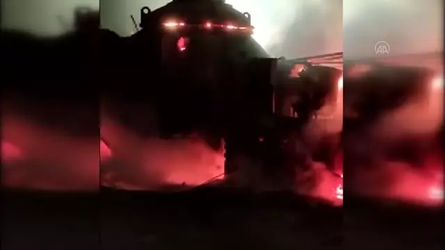 Son Dakika | Demir döküm fabrikasında çıkan yangın söndürüldü Son Dakika | Demir döküm fabrikasında çıkan yangın söndürüldü