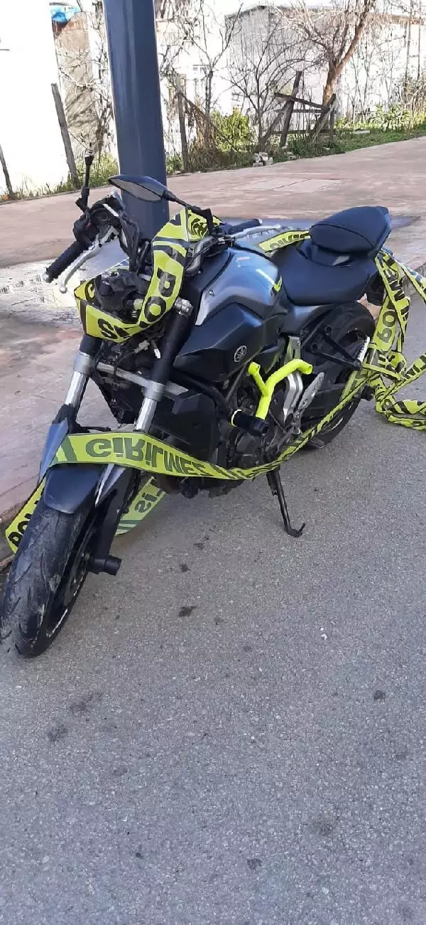 Devrilen motosikletteki özel güvenlik görevlisi öldü