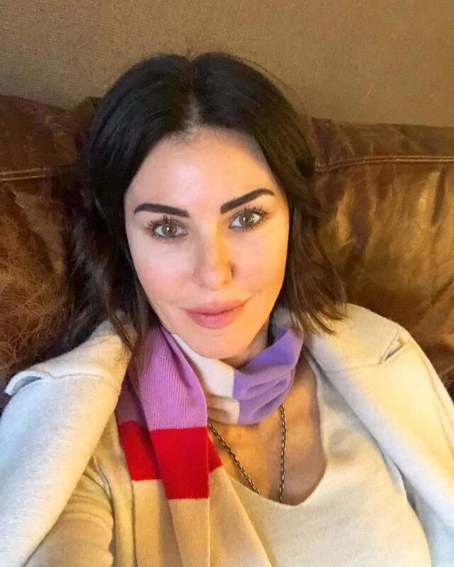 'Estetiğim yok' diyen 48'lik Defne'yi yalancı çıkartacak gençlik fotoğrafları ortaya çıktı 'Estetiğim yok' diyen 48'lik Defne'yi yalancı çıkartacak gençlik fotoğrafları ortaya çıktı