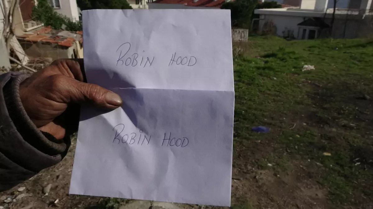 Hayırsever 'Robin Hood' Çanakkale'de para dağıtıp veresiye defteri kapattı