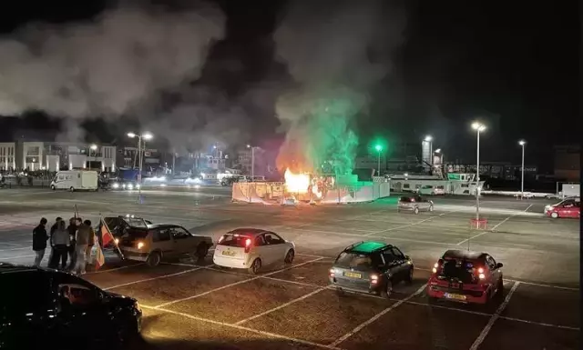 Hollanda'da sokağa çıkma yasağı protestoları sonrası 15 kentte acil durum ilan edildi Hollanda'da sokağa çıkma yasağı protestoları sonrası 15 kentte acil durum ilan edildi