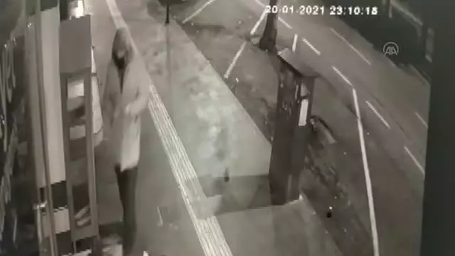 Son dakika haberi... KAHRAMANMARAŞ - Bir gecede iki iş yerini soyan hırsızlık şüphelisi yakalandı Son dakika haberi... KAHRAMANMARAŞ - Bir gecede iki iş yerini soyan hırsızlık şüphelisi yakalandı