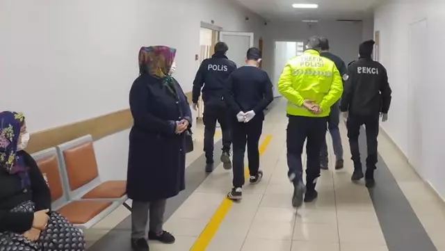 Karısını döven kocayı mahalleli linç etti Karısını döven kocayı mahalleli linç etti