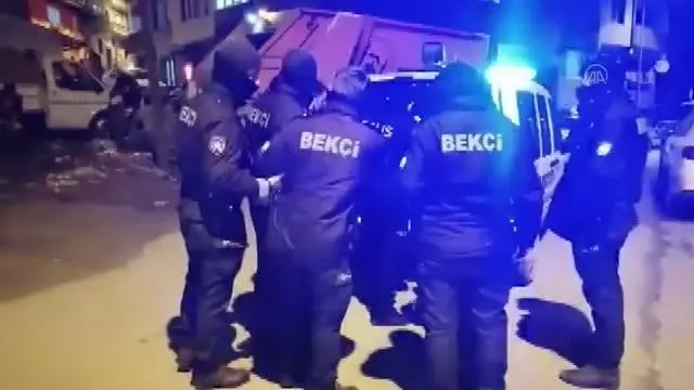 Son dakika! Kısıtlamaya uymayan ve bekçilere saldıran kişi gözaltına alındı Son dakika! Kısıtlamaya uymayan ve bekçilere saldıran kişi gözaltına alındı