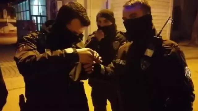Son dakika! Kısıtlamaya uymayan ve bekçilere saldıran kişi gözaltına alındı Son dakika! Kısıtlamaya uymayan ve bekçilere saldıran kişi gözaltına alındı