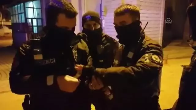 Son dakika! Kısıtlamaya uymayan ve bekçilere saldıran kişi gözaltına alındı Son dakika! Kısıtlamaya uymayan ve bekçilere saldıran kişi gözaltına alındı