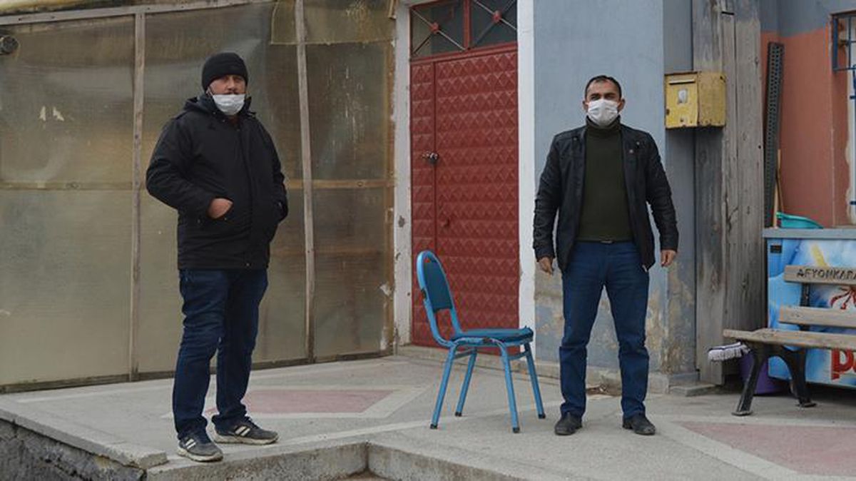 Mahalle muhtarı, sigarayı bırakanlara bir çuval patates hediye edecek