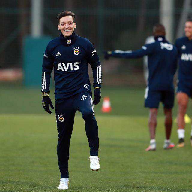 Mesut Özil'in forma numarası kaç olacak? Mesut Özil Fenerbahçe'de hangi forma numarasını giyecek? 67 ne anlama geliyor?