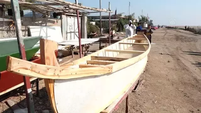 Mezopotamya'nın saklı güzelliği Bataklıklarda salınan ilkel tekneler zamana direniyor