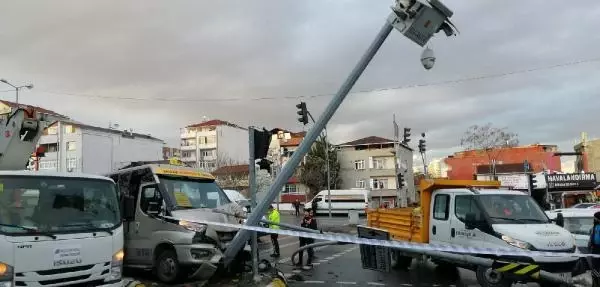 Son dakika: Küçükçekmece'de trafik kazası: 7 kişi yaralandı Son dakika: Küçükçekmece'de trafik kazası: 7 kişi yaralandı