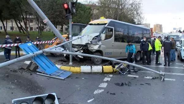 Son dakika: Küçükçekmece'de trafik kazası: 7 kişi yaralandı Son dakika: Küçükçekmece'de trafik kazası: 7 kişi yaralandı