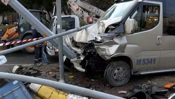 Son dakika: Küçükçekmece'de trafik kazası: 7 kişi yaralandı Son dakika: Küçükçekmece'de trafik kazası: 7 kişi yaralandı