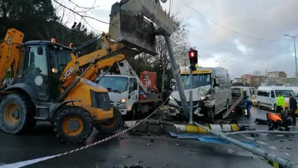 Son dakika: Küçükçekmece'de trafik kazası: 7 kişi yaralandı Son dakika: Küçükçekmece'de trafik kazası: 7 kişi yaralandı