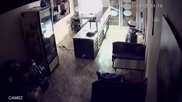 ŞANLIURFA - Bir gecede 8 iş yerinden hırsızlık yapan zanlı tutuklandı ŞANLIURFA - Bir gecede 8 iş yerinden hırsızlık yapan zanlı tutuklandı
