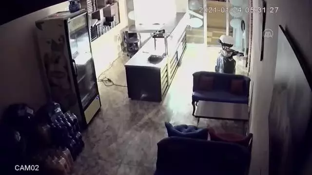 ŞANLIURFA - Bir gecede 8 iş yerinden hırsızlık yapan zanlı tutuklandı ŞANLIURFA - Bir gecede 8 iş yerinden hırsızlık yapan zanlı tutuklandı