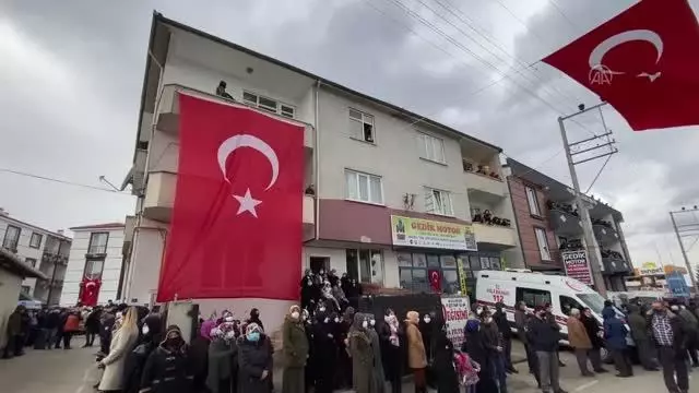 Cumhurbaşkanı Erdoğan şehit ailesine başsağlığı diledi Cumhurbaşkanı Erdoğan şehit ailesine başsağlığı diledi