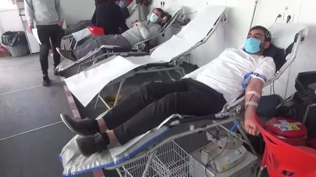 Silopi'de vatandaşlar kan bağışında bulundu Silopi'de vatandaşlar kan bağışında bulundu