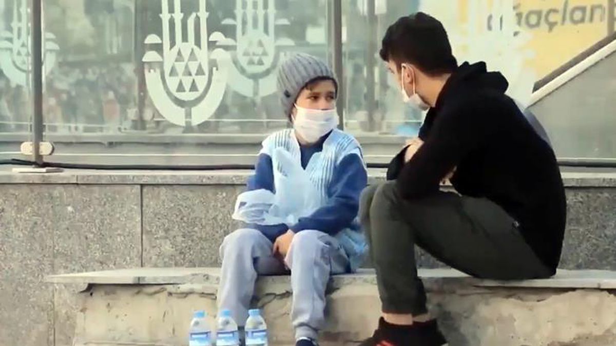 Sosyal deney sırasında söyledikleri yüreklere dokundu! Herkes bu çocuğu arıyor