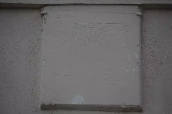 Tarihi camideki 259 yıllık güneş saatine badana