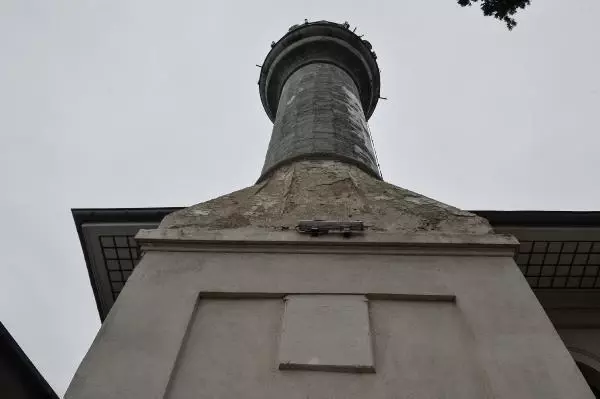 Tarihi camideki 259 yıllık güneş saatine badana