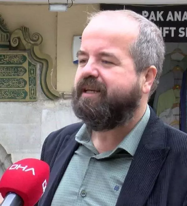 Tarihi camideki 259 yıllık güneş saatine badana