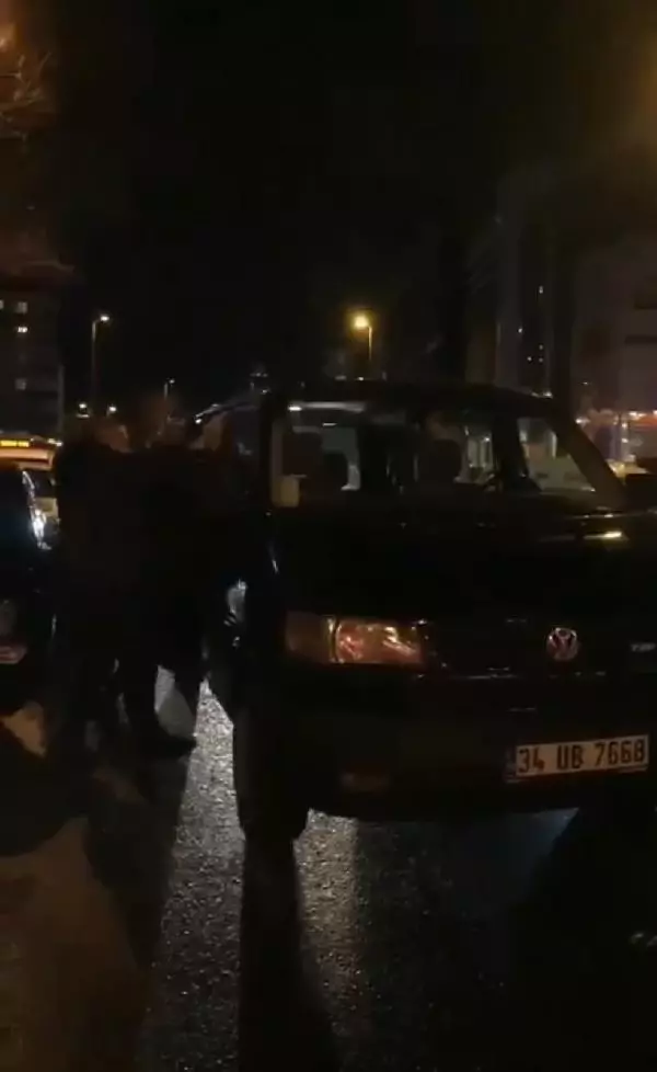 Son dakika haberleri | Üsküdar'da trafikte yaşanan kavga kamerada Son dakika haberleri | Üsküdar'da trafikte yaşanan kavga kamerada