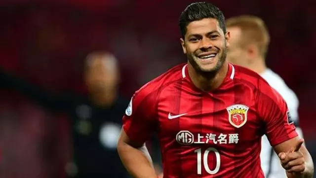 Beşiktaş'ın gündemindeki Hulk'a 4 kulüp daha talip! Listede Başakşehir de var Beşiktaş'ın gündemindeki Hulk'a 4 kulüp daha talip! Listede Başakşehir de var