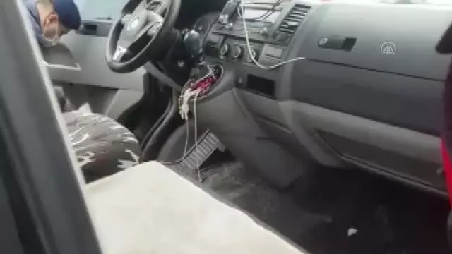 Bir araçta tarihi eser niteliğinde İncil ele geçirildi Bir araçta tarihi eser niteliğinde İncil ele geçirildi