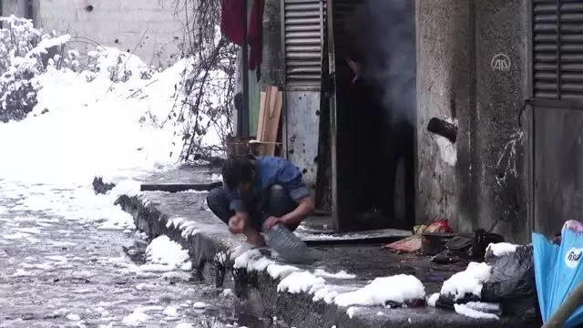 Bosna Hersek'teki göçmenlerin yaşam mücadelesi devam ediyor Bosna Hersek'teki göçmenlerin yaşam mücadelesi devam ediyor