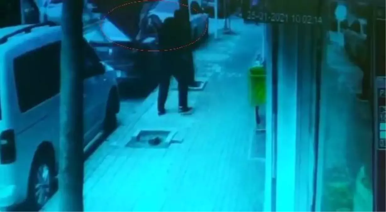 Bursa'da lodos çatıları uçurdu, vatandaşların kaçışı kamerada