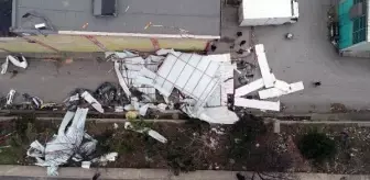 Bursa'da lodos çatıları uçurdu, vatandaşların kaçışı kamerada (4)