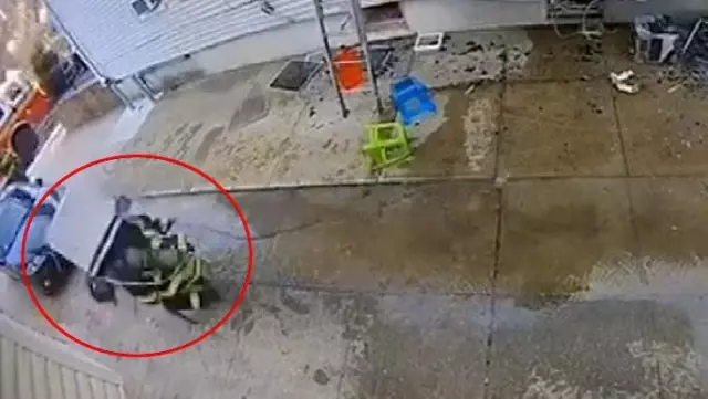 Can kurtarmaya giden itfaiyeci yaşam mücadelesi veriyor! Feci kaza anbean kamerada Can kurtarmaya giden itfaiyeci yaşam mücadelesi veriyor! Feci kaza anbean kamerada