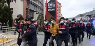 'Dalgakıran' uyuşturucu operasyonunda yakalanan 20 şüpheli daha adliyede (2)