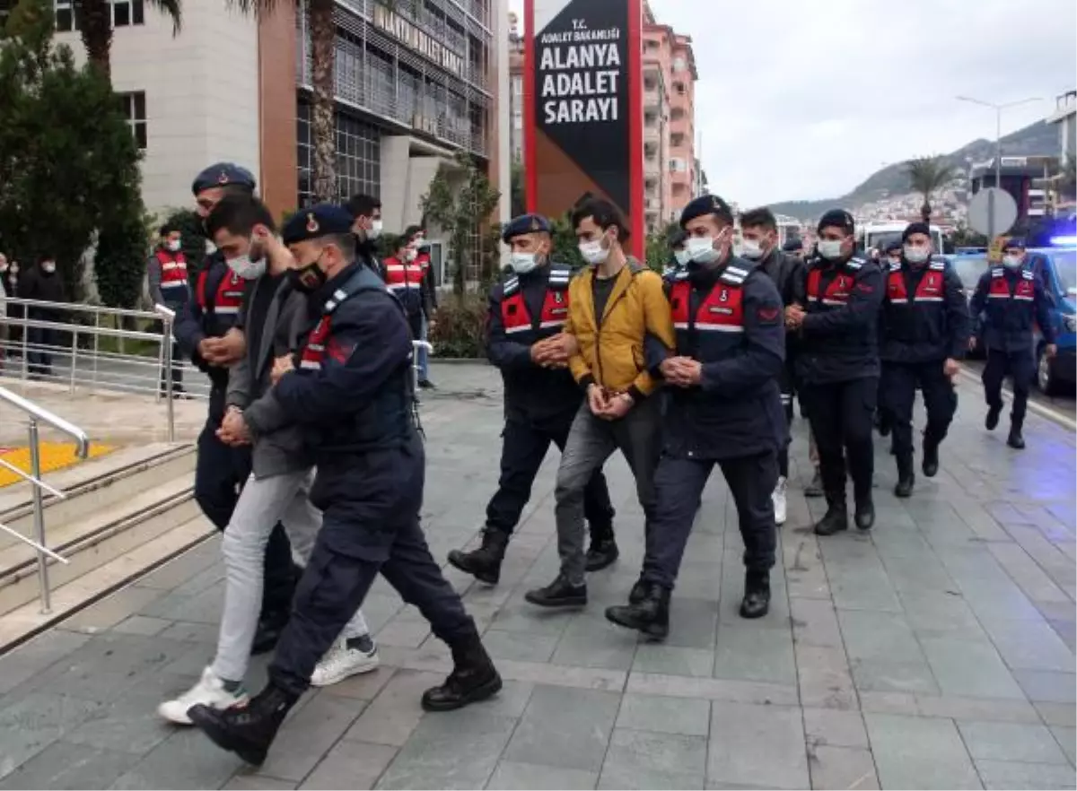 'Dalgakıran' uyuşturucu operasyonunda yakalanan 20 şüpheli daha adliyede (2)