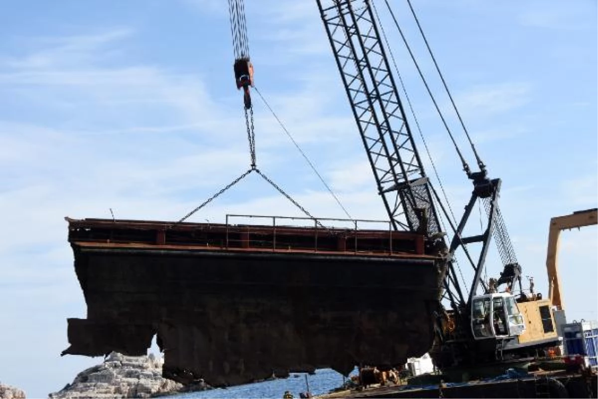 Στο Demre, το βυθισμένο γιγαντιαίο πλοίο διαλύεται