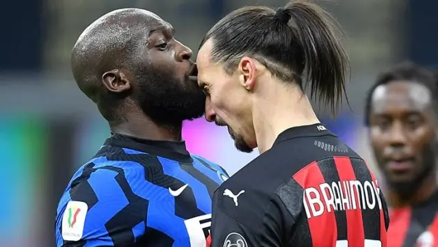 Dev derbide ortalık karıştı! İbra'nın üzerine yürüyen Lukaku zor sakinleştirildi Dev derbide ortalık karıştı! İbra'nın üzerine yürüyen Lukaku zor sakinleştirildi